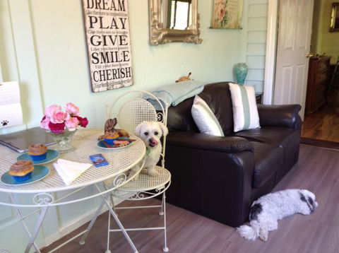 Must Love Dogs B&B And Self-Contained Cottage - New South Wales Tourism  4