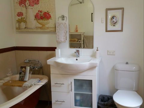 Must Love Dogs B&B And Self-Contained Cottage - New South Wales Tourism  5