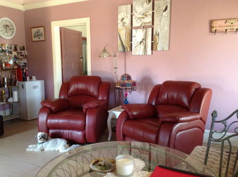 Must Love Dogs B&B And Self-Contained Cottage - New South Wales Tourism  7