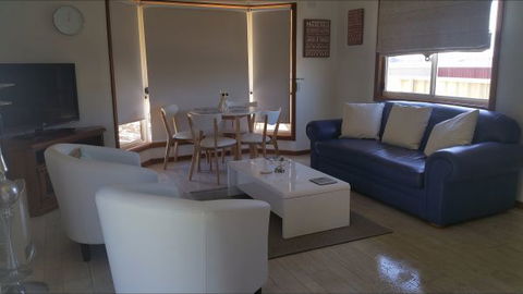 Must Love Dogs B&B And Self-Contained Cottage - New South Wales Tourism  9