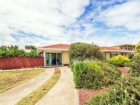 Century 21 SouthCoast: Sun And Sea - New South Wales Tourism  1