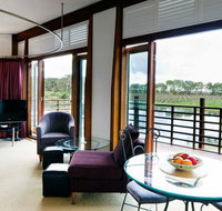 Bettenay's Lakeside Chalets and Luxury Spa Apartment - New South Wales Tourism 