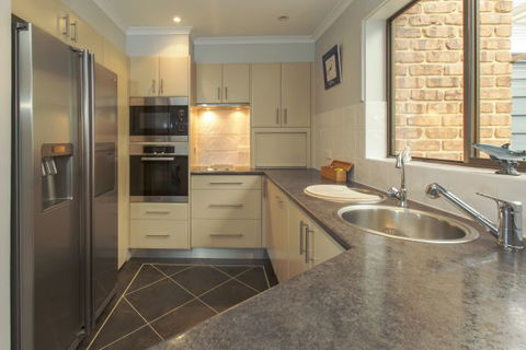 Boston Bay Apartment - New South Wales Tourism  3