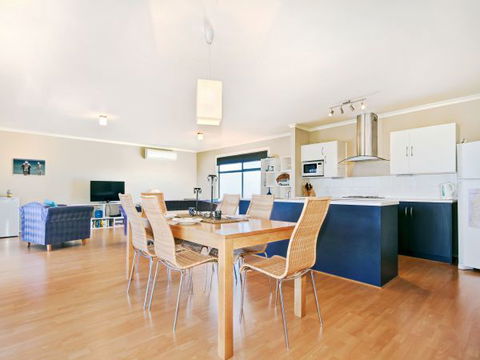 Century 21 SouthCoast: Whinnerah Sunsets - New South Wales Tourism  2