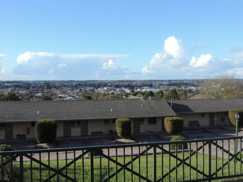 Lakes Resort Mount Gambier - New South Wales Tourism  1