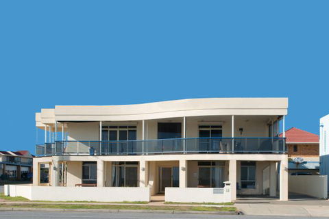Seaview Sunset Beachfront Apartments - New South Wales Tourism  0