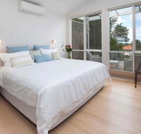 Buoys on Queens - New South Wales Tourism 