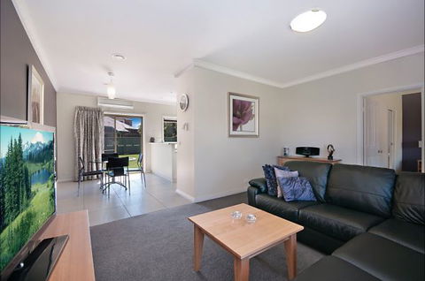Hamilton Accommodation - New South Wales Tourism  3
