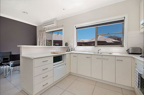 Hamilton Accommodation - New South Wales Tourism  4