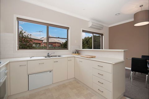 Hamilton Accommodation - New South Wales Tourism  5