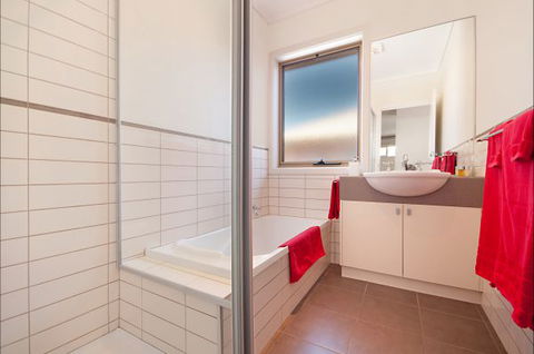 Hamilton Accommodation - New South Wales Tourism  9