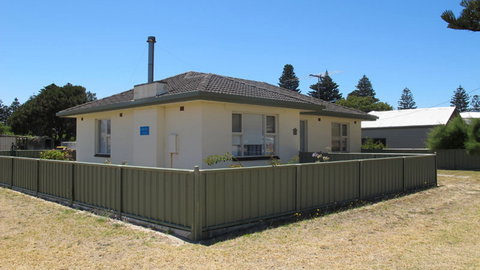 Walters Holiday Home - New South Wales Tourism  0