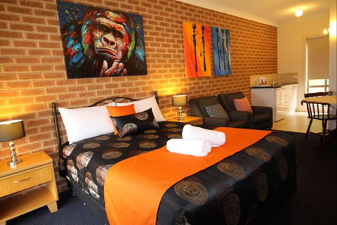 Top Of The Town Motor Inn Yackandandah - New South Wales Tourism  4