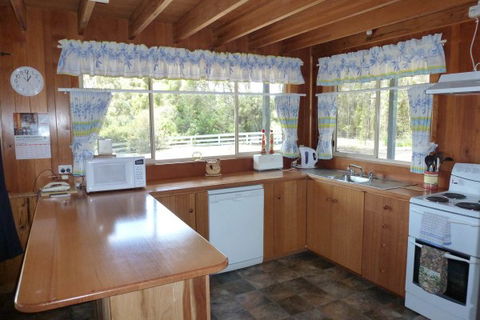 Arties Cottage Accommodation - New South Wales Tourism  3