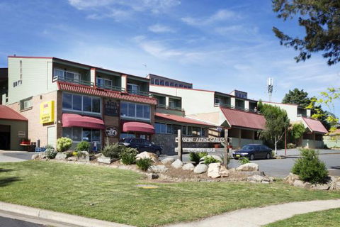 Aspire Alpine Gables And Brumby Bar - New South Wales Tourism  0
