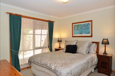 Beechworth Camellia Cottage - New South Wales Tourism  4