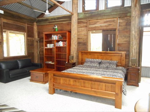Byfield Cabins On Waterpark Creek - New South Wales Tourism  1