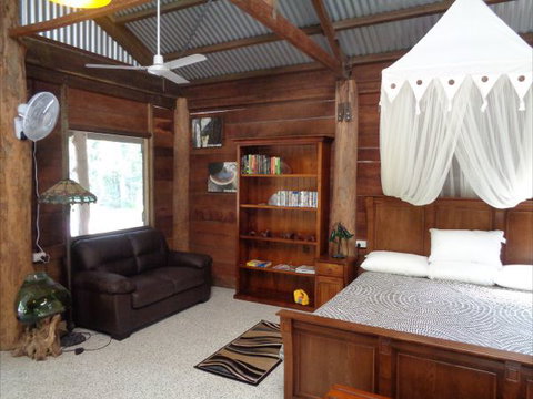 Byfield Cabins On Waterpark Creek - New South Wales Tourism  2