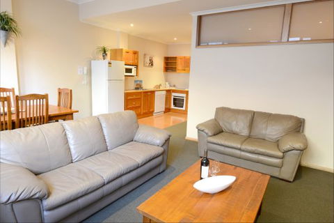 Falls Creek Country Club - New South Wales Tourism  9