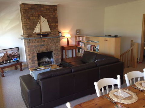 Flinders Beach Retreat Queenscliff - New South Wales Tourism  4