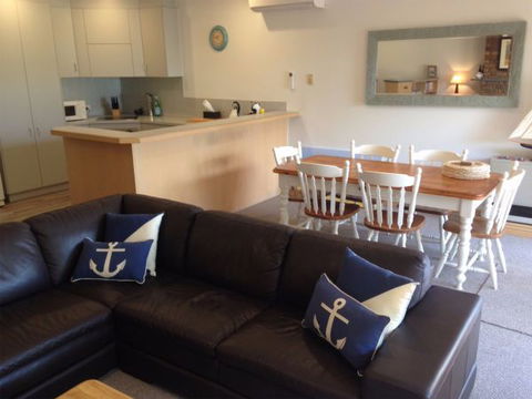 Flinders Beach Retreat Queenscliff - New South Wales Tourism  5