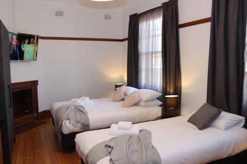 Guildford Hotel - New South Wales Tourism  1