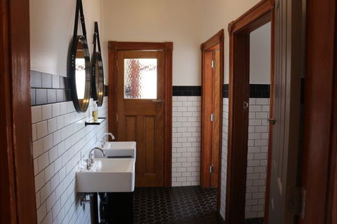 Guildford Hotel - New South Wales Tourism  4
