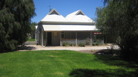 Naracoorte – Showgrounds Cottage - New South Wales Tourism  0
