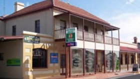 Victoria Hotel At Port MacDonnell - New South Wales Tourism  4