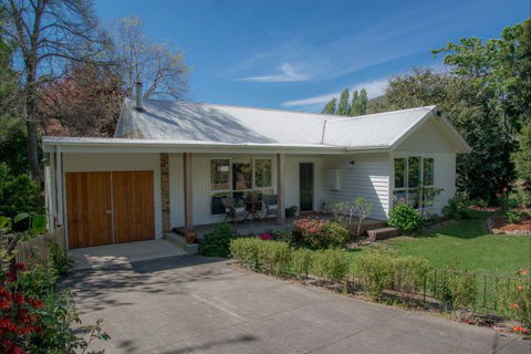 Mrs Simpson Cottage At Norala Garden - New South Wales Tourism  8