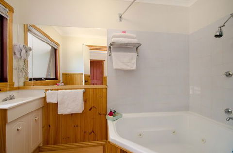 Ocean Grove Cedar Cabins - New South Wales Tourism  4