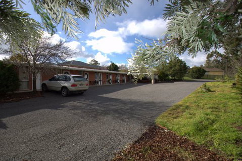 Pyrenees Motel - New South Wales Tourism  1