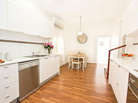 Queen's Cottage Barossa Valley - New South Wales Tourism  4