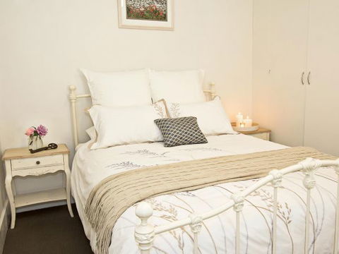 Queen's Cottage Barossa Valley - New South Wales Tourism  6