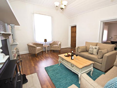 Queen's Cottage Barossa Valley - New South Wales Tourism  10