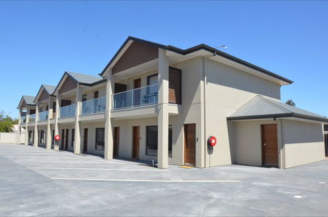 Renmark Holiday Apartments - New South Wales Tourism  1