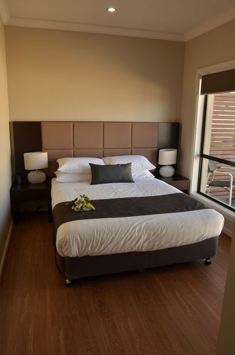 Renmark Holiday Apartments - New South Wales Tourism  2