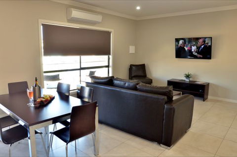 Renmark Holiday Apartments - New South Wales Tourism  5