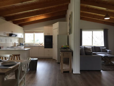 Swagman Homestead At Stockman's Ridge Wines - New South Wales Tourism  0