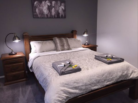 Swagman Homestead At Stockman's Ridge Wines - New South Wales Tourism  5