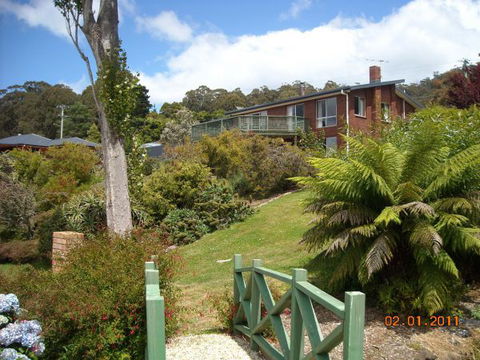 Three Hut Point Waterfront Accommodation - New South Wales Tourism  0