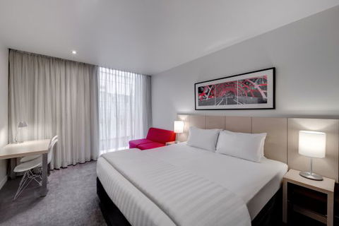 Travelodge Hotel Melbourne Docklands - New South Wales Tourism  1