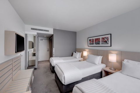 Travelodge Hotel Melbourne Docklands - New South Wales Tourism  2