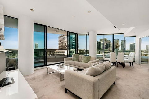Melbourne Holiday Apartments Flinders Wharf - New South Wales Tourism  8