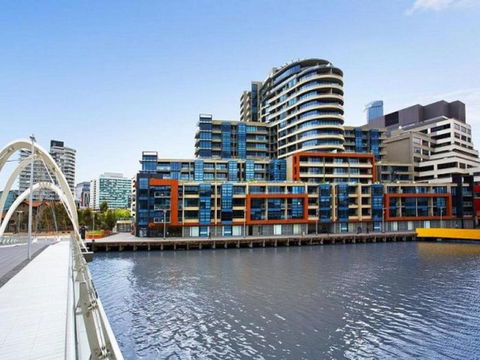 Melbourne Holiday Apartments Flinders Wharf - New South Wales Tourism  9