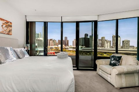Melbourne Holiday Apartments Flinders Wharf - New South Wales Tourism  12