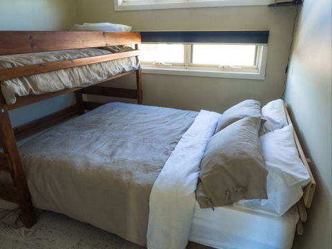 Alice's Palace Ocean Grove - New South Wales Tourism  7