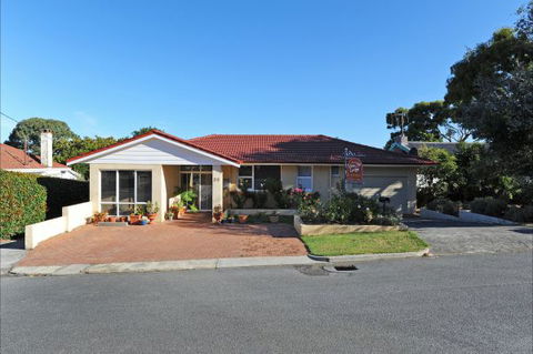 Albany View Street Lodge Bed And Breakfast And Art Studio - New South Wales Tourism  0