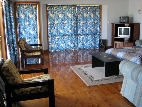 Baudins View Holiday House - New South Wales Tourism  1