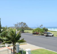Breakers 1 / 5 at Yamba - New South Wales Tourism 